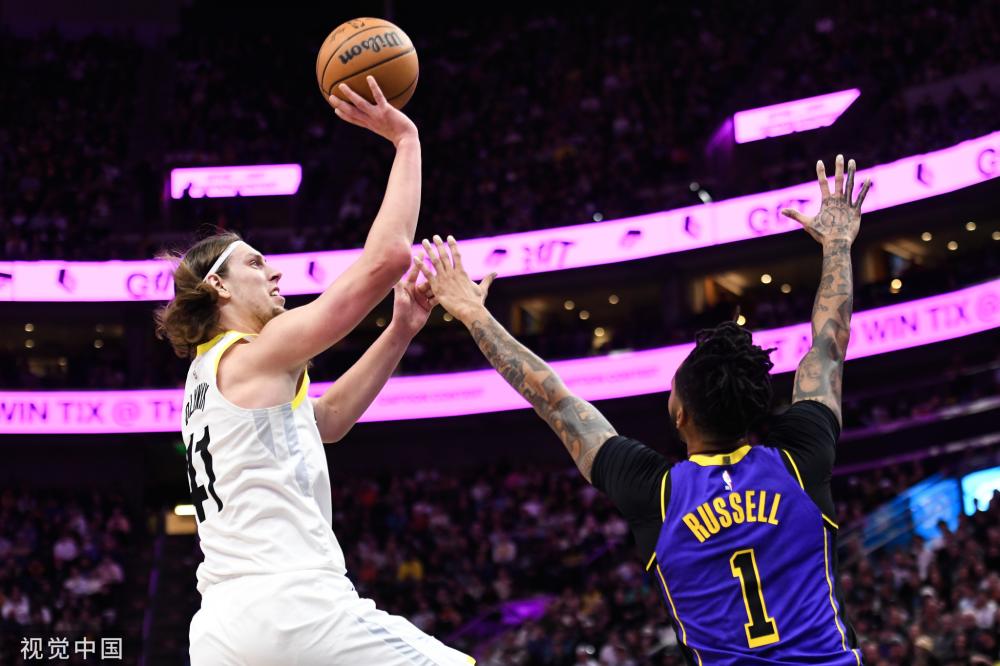 双脚踩球引 双脚踩球引